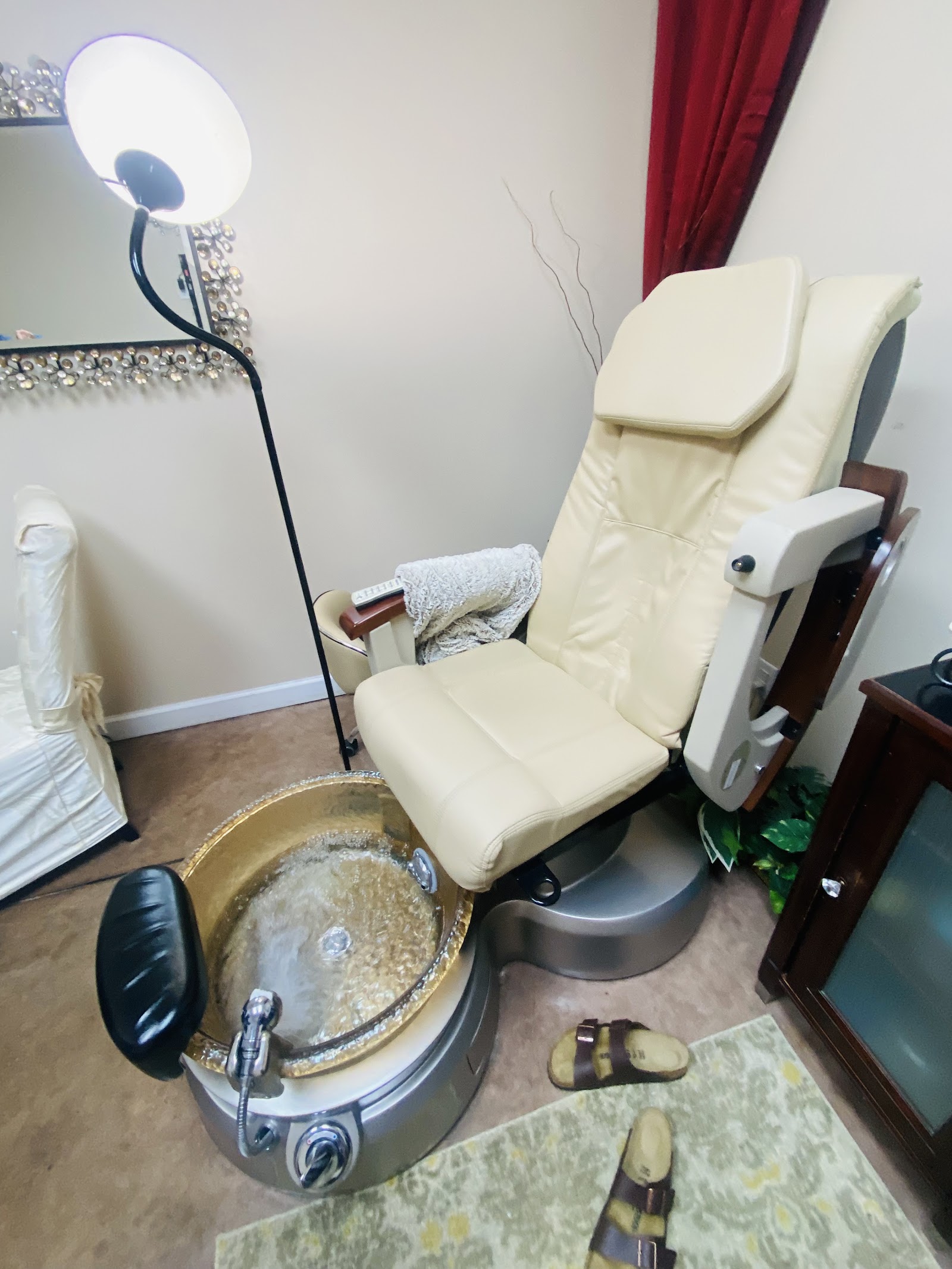 The Forest Salon & Spa LLC nail photo 2