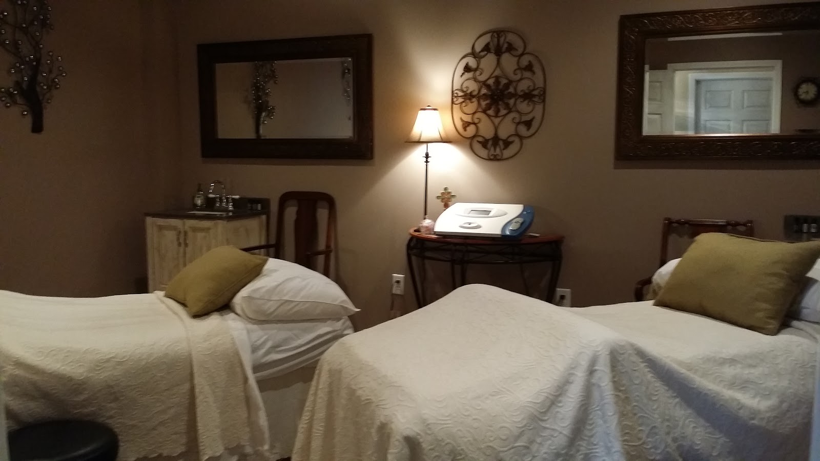 The Forest Salon & Spa LLC nail photo 5